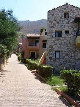 Petra Village Apartahotel 3*