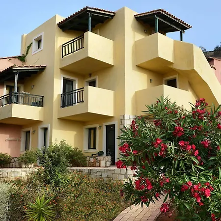 Petra Village Apartahotel 3*